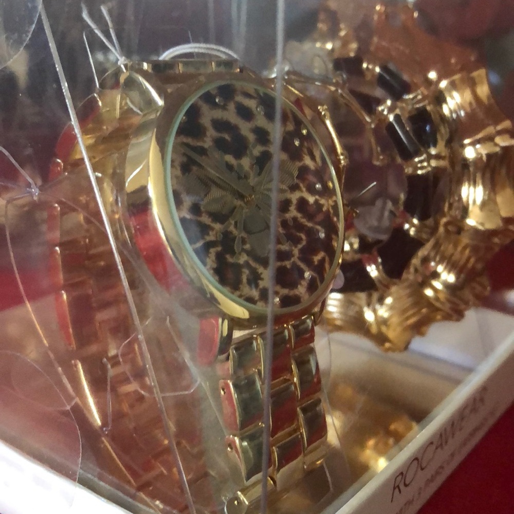 Rockawear Watch with 3 pairs of earrings set - Picture 2 of 3